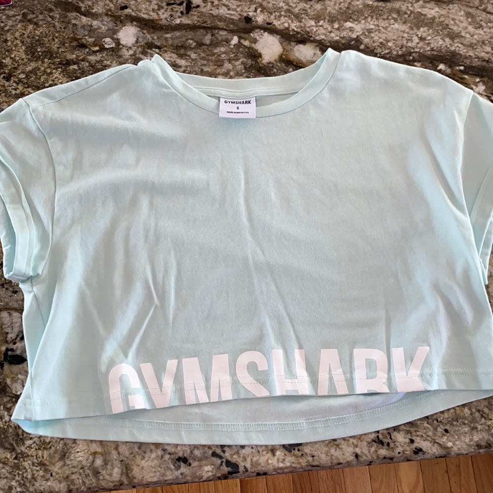 Gymshark women’s cropped shirt